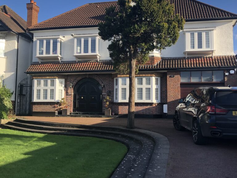 5 Bedroom Family Home in Mill Hill image 1