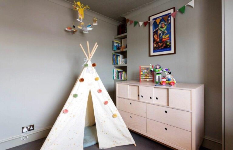 Islington Family Home image 21