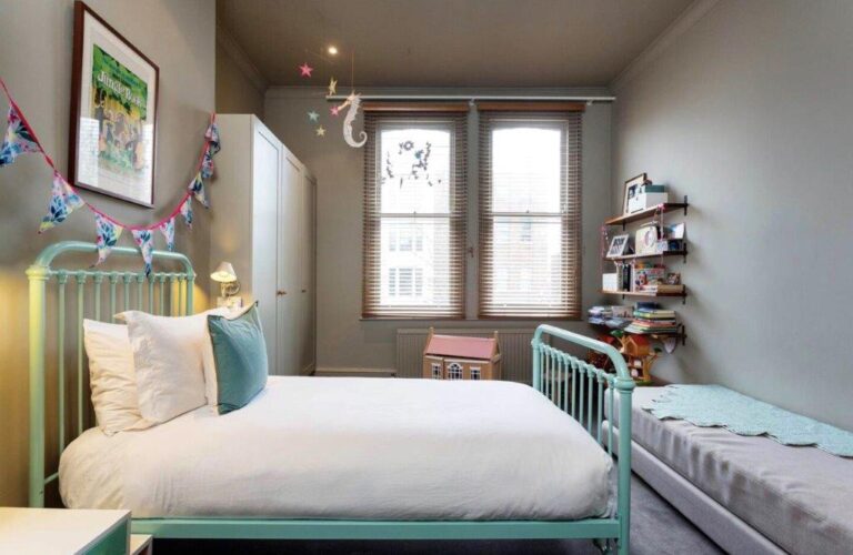 Islington Family Home image 24