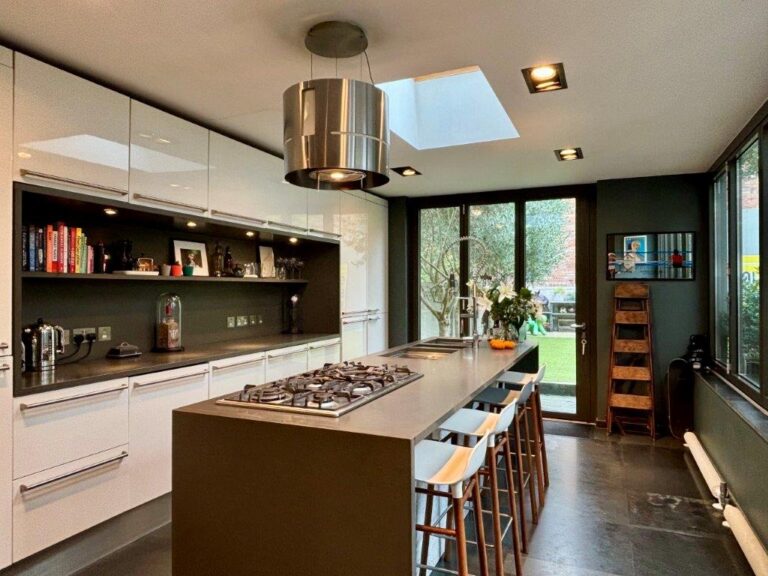 Islington Family Home image 3