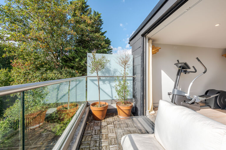 Exquisitely Designed South London Town House image 24