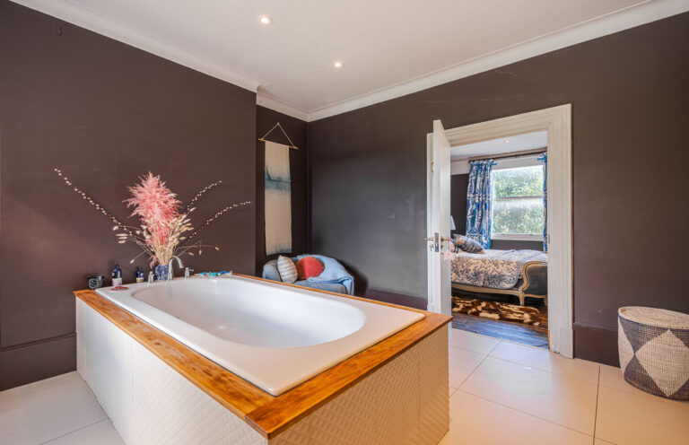 Exquisitely Designed South London Town House image 22