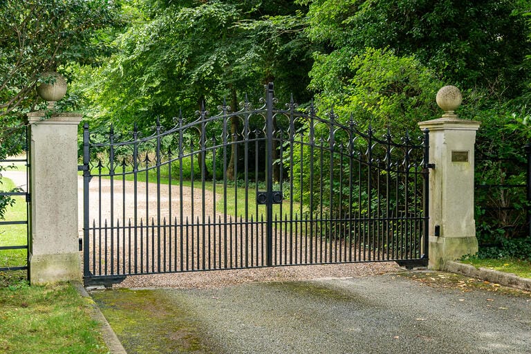 Hertforshire Tudor Style Home image 1