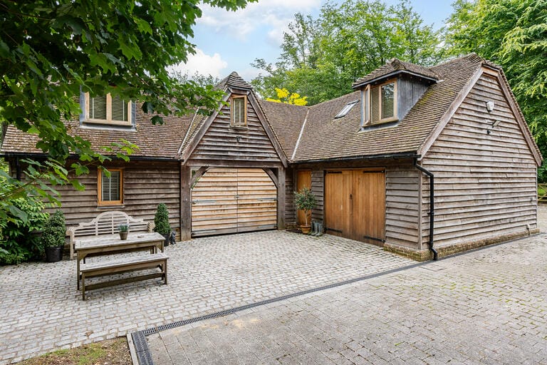 Hertforshire Tudor Style Home image 30