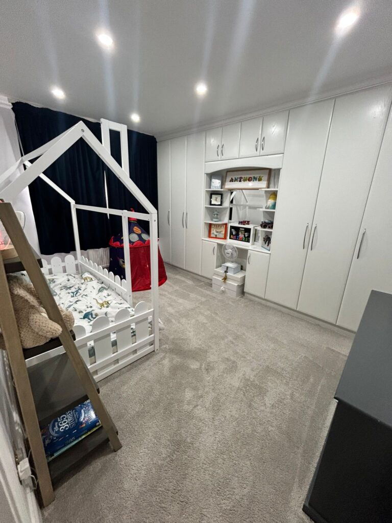 Elegant 4 Bedroom House image 20