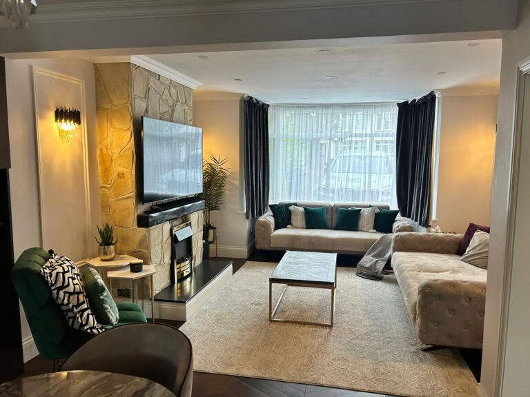 Elegant 4 Bedroom House image 10