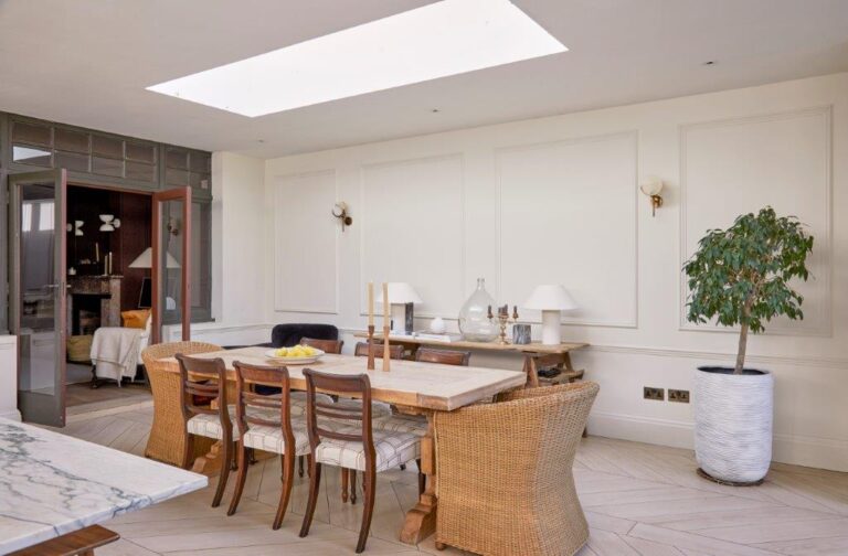 Stunning 4 Bedroom Home image 28