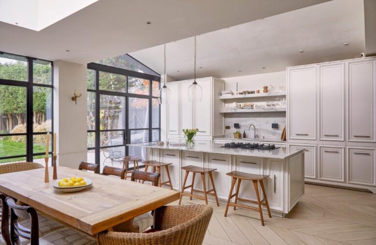 Stunning 4 Bedroom Home image 17
