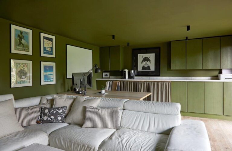 Stunning 4 Bedroom Home image 51