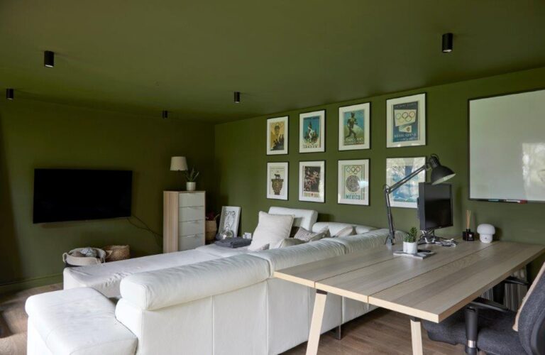 Stunning 4 Bedroom Home image 52