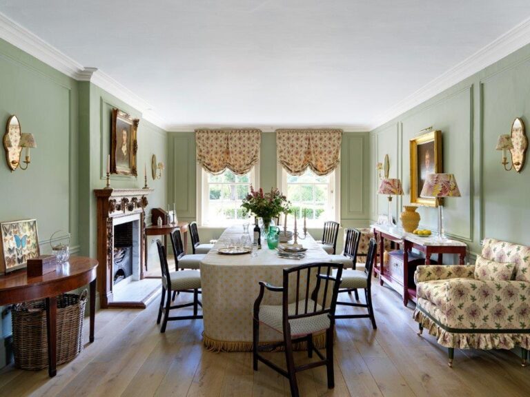 Large Detached House in Surrey image 13