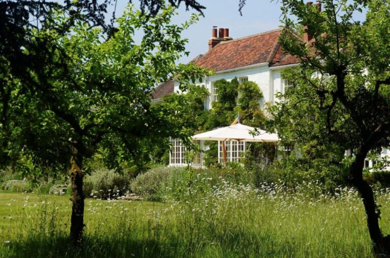 Large Detached House in Surrey image 57