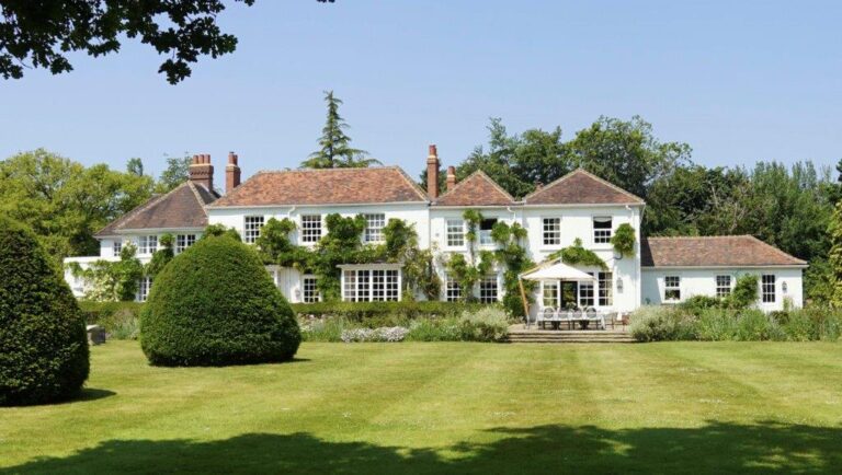 Large Detached House in Surrey image 52