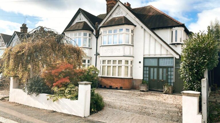 Stunning 4 Bedroom Home image 1