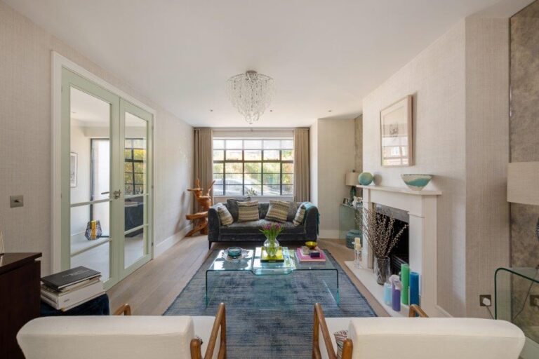Modern Riverside Property in Chiswick image 9