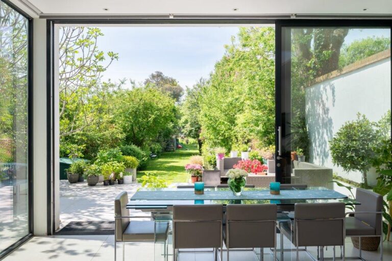Modern Riverside Property in Chiswick image 8