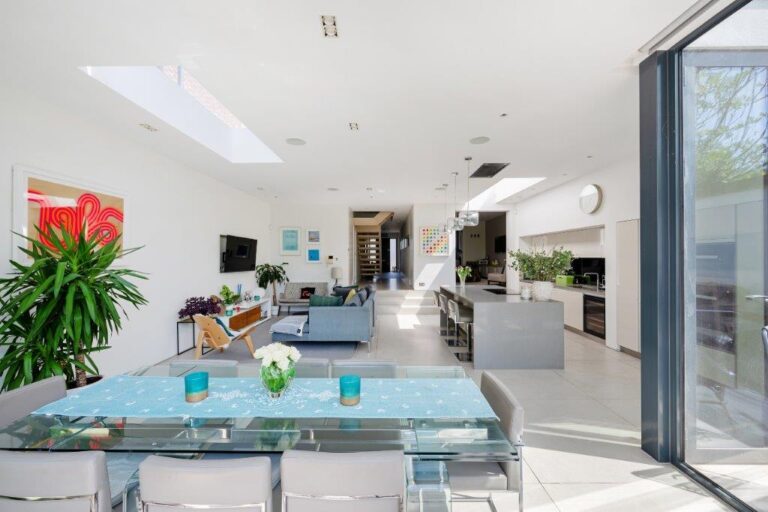 Modern Riverside Property in Chiswick image 6
