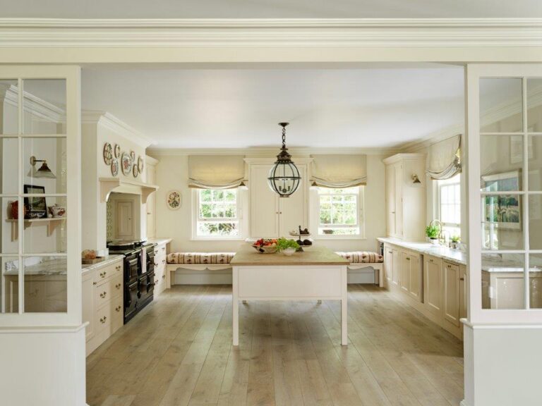 Large Detached House in Surrey image 4
