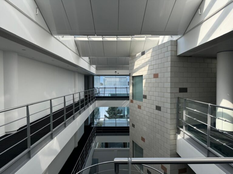 Vacant HQ Office image 3