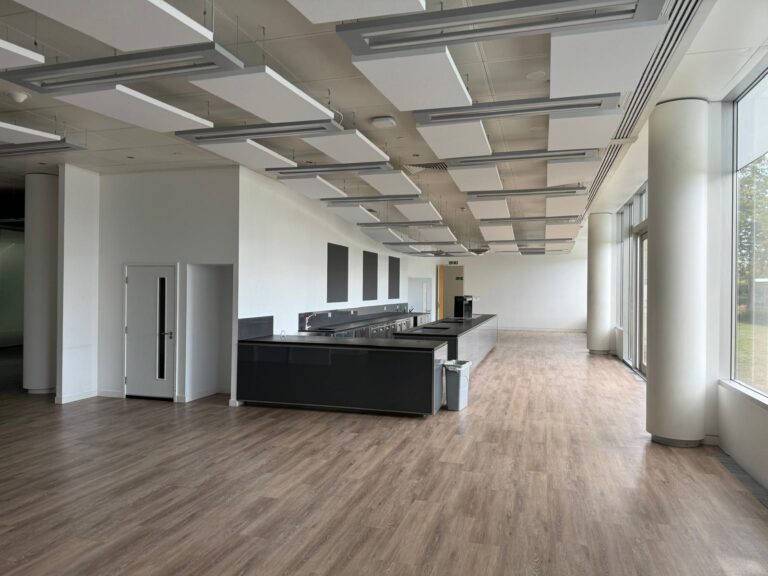 Vacant HQ Office image 23