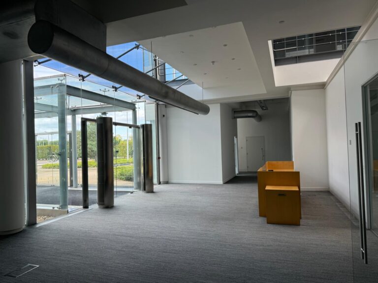 Vacant HQ Office image 27