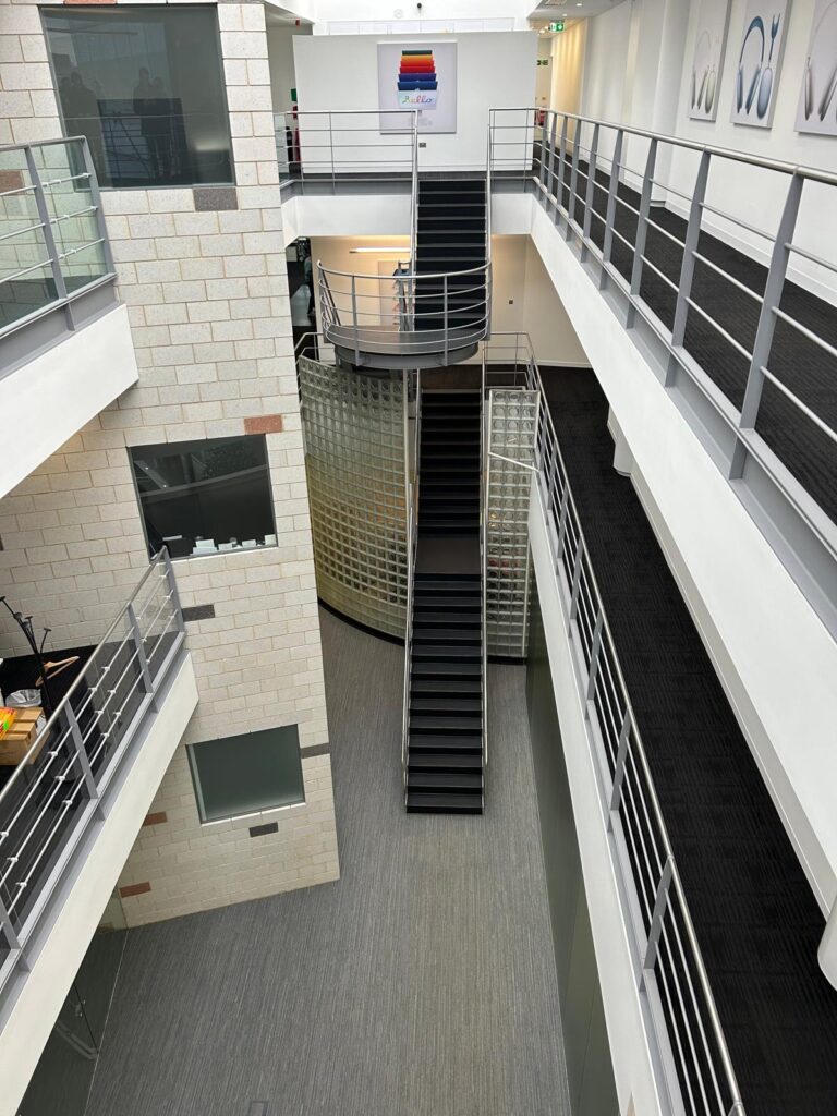 Vacant HQ Office image 9