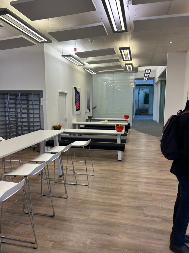 Vacant HQ Office image 31