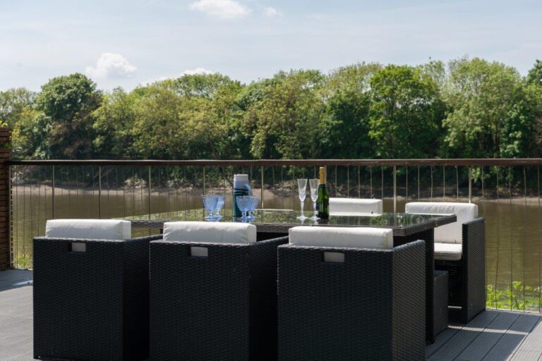 Modern Riverside Property in Chiswick image 21