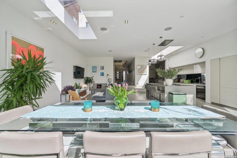 Modern Riverside Property in Chiswick image 7