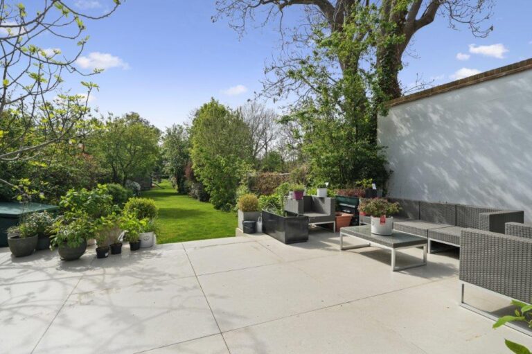 Modern Riverside Property in Chiswick image 18