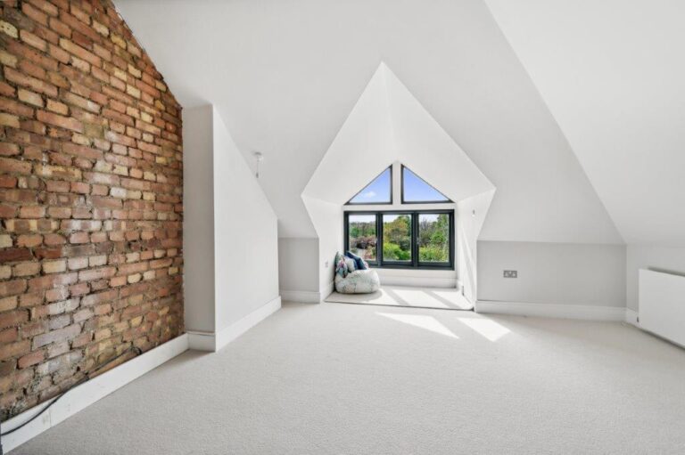 Modern Riverside Property in Chiswick image 15