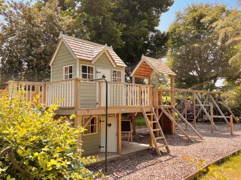Large Detached House in Surrey image 50