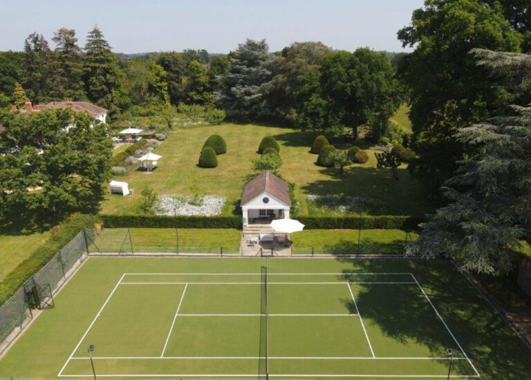 Large Detached House in Surrey image 48