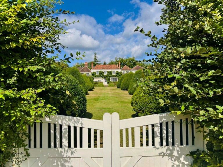 Large Detached House in Surrey image 62