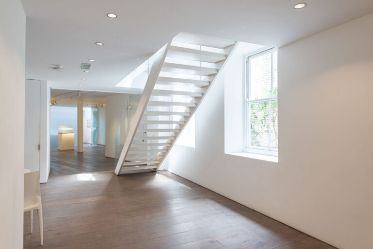 3,000 sq ft Central London Gallery image 5