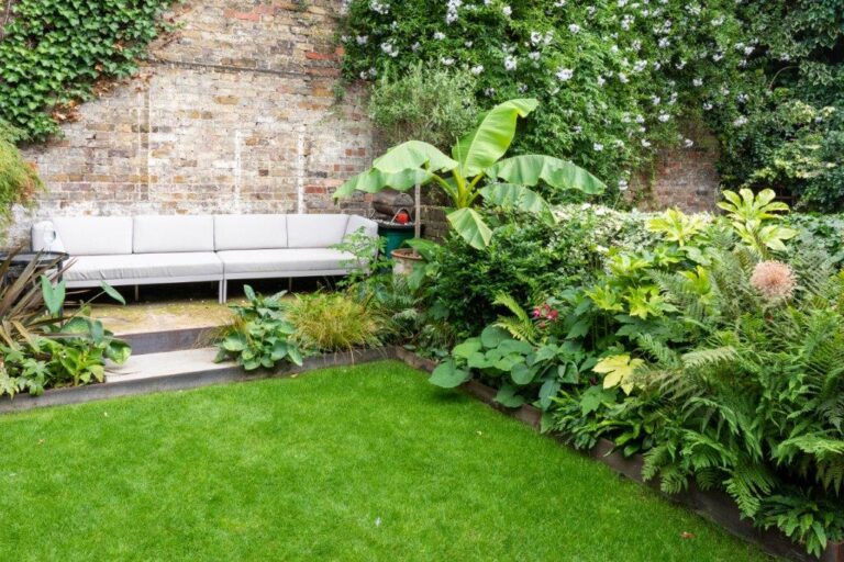 North London Terraced House image 22