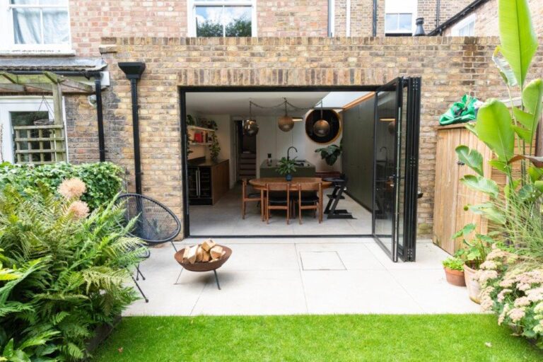 North London Terraced House image 21