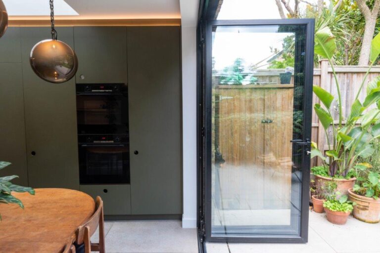 North London Terraced House image 8