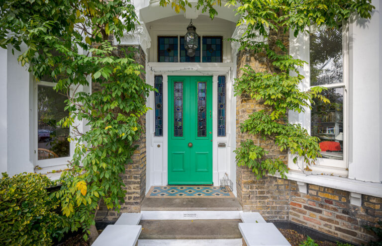 Spacious Modern Edwardian Home image 3