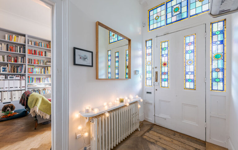 Spacious Modern Edwardian Home image 4