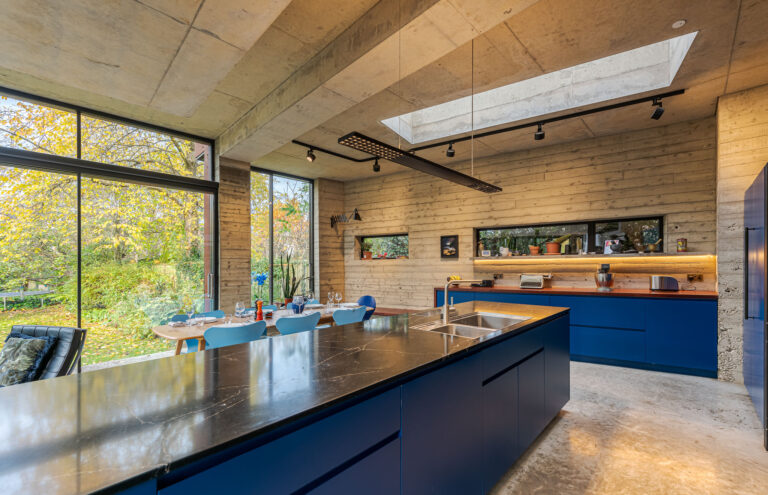Spacious Modern Edwardian Home image 8