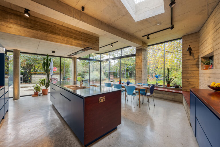 Spacious Modern Edwardian Home image 6