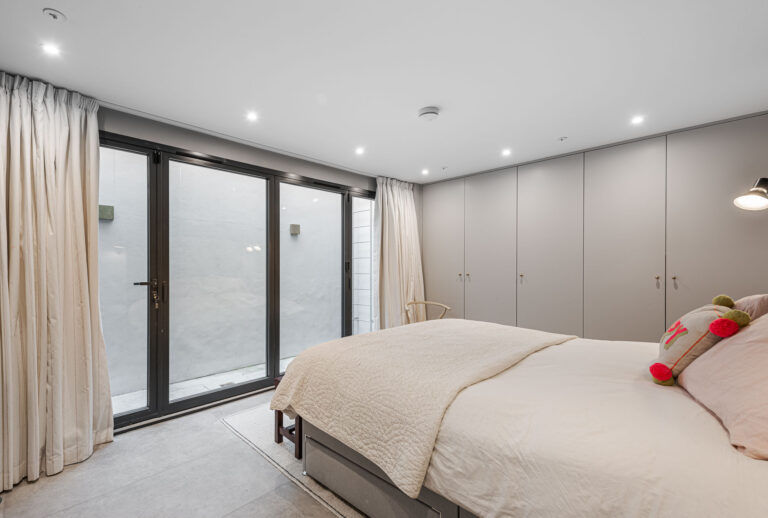 Large Modern Home in Battersea image 17