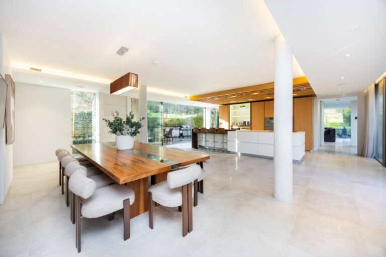Luxury Modern Design Mansion image 11