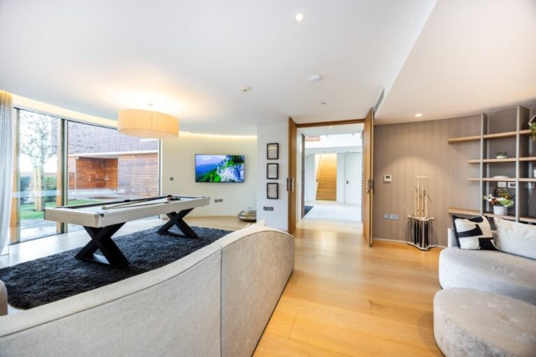 Luxury Modern Design Mansion image 23