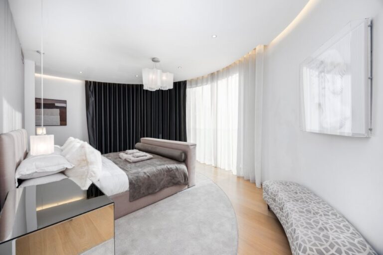 Luxury Modern Design Mansion image 43