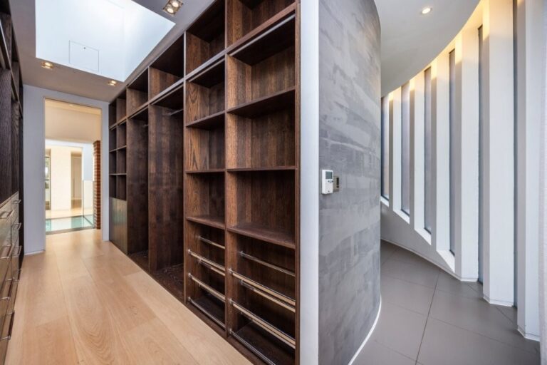 Luxury Modern Design Mansion image 38