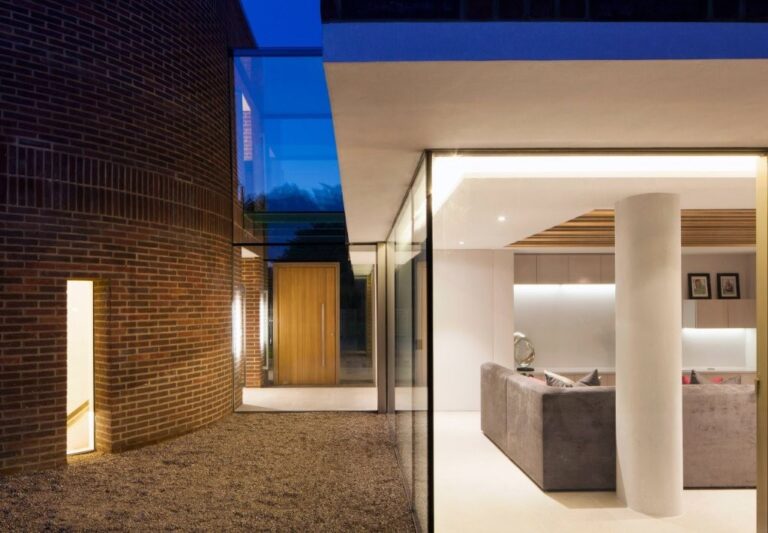 Luxury Modern Design Mansion image 16