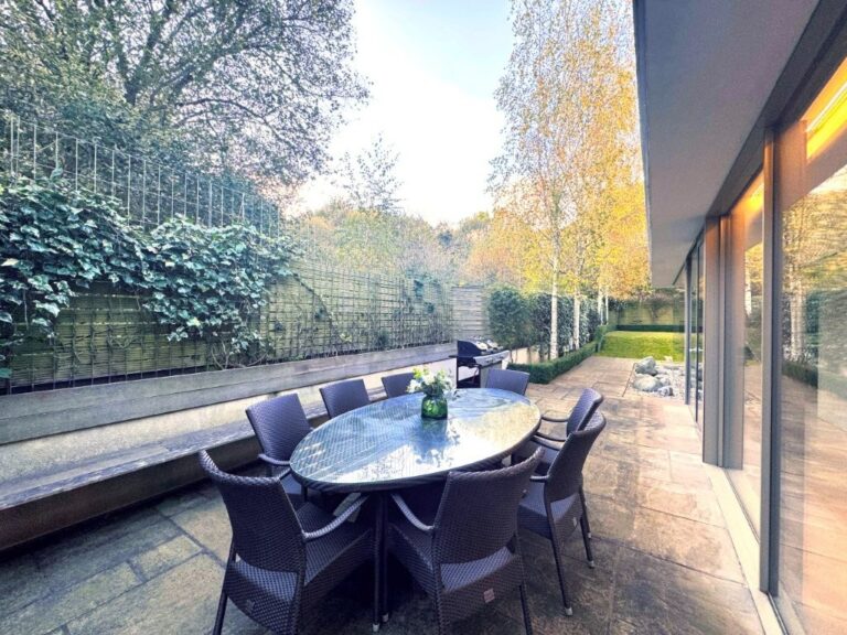 Luxury Modern Design Mansion image 73
