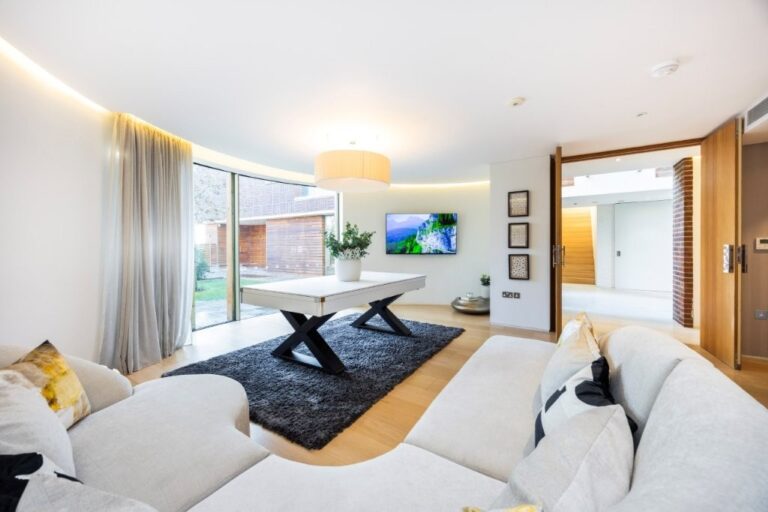 Luxury Modern Design Mansion image 13